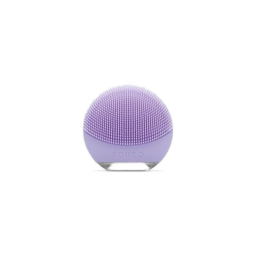 LUNA go de FOREO es el cepillo limpiador facial portable