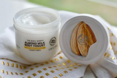 App The Body Shop Yogurt - Almond Milk 