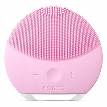 Belleza LUNA mini 2 de FOREO es el limpiador facial con modo anti-edad.