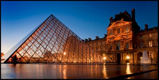 Pirâmide do Louvre 