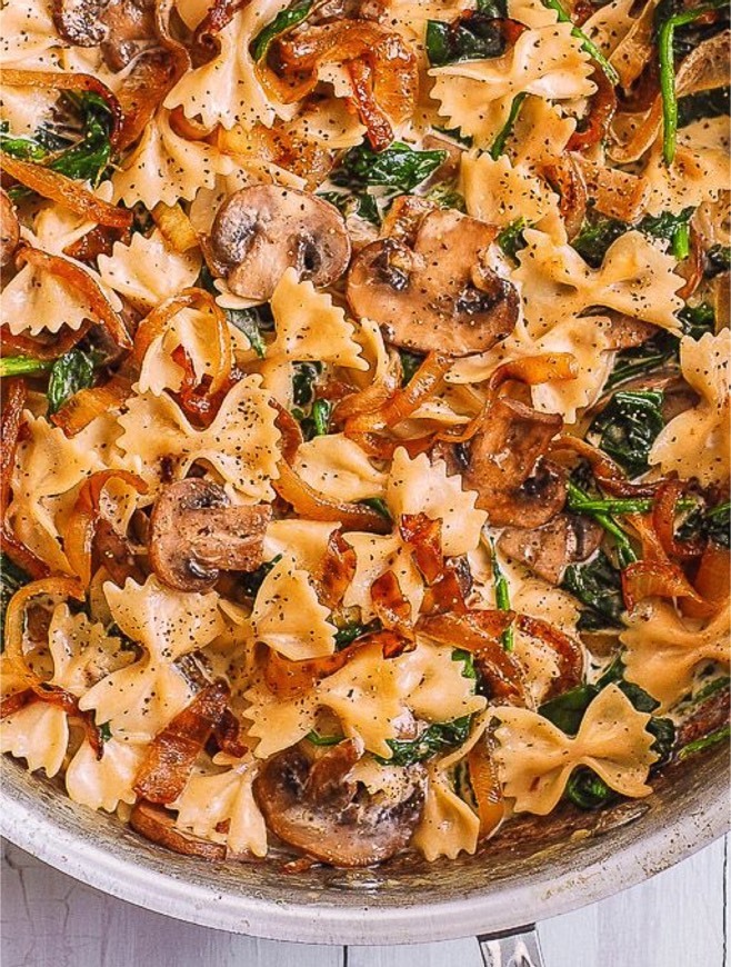 Fashion Pasta with spinach, mushrooms and caramelized onions ✨