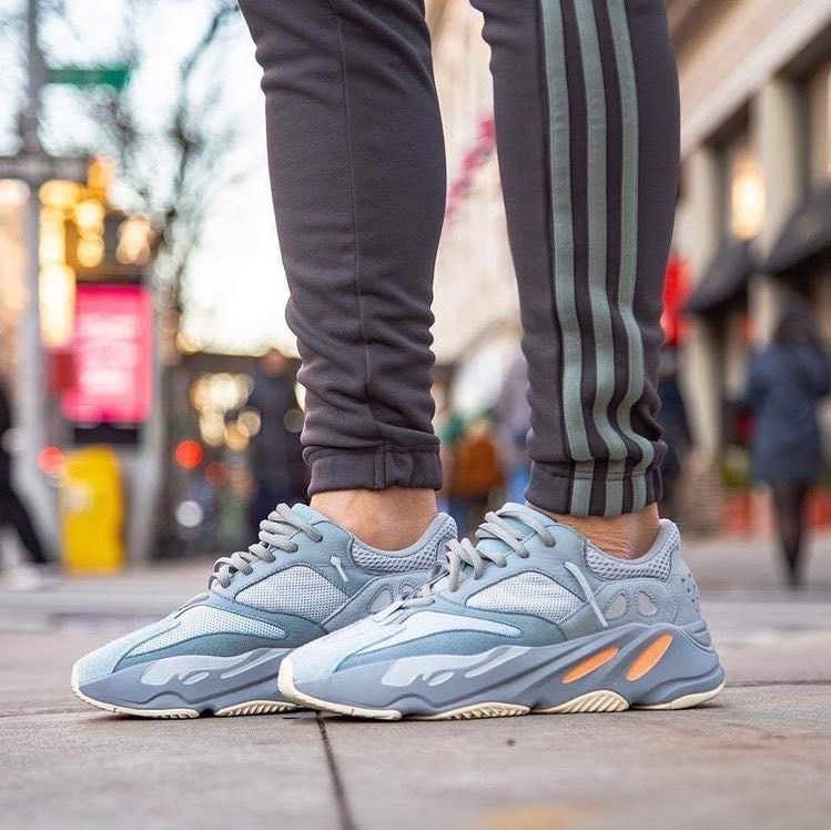 Producto Adidas Yeezy Boost 700 V2 'Inertia