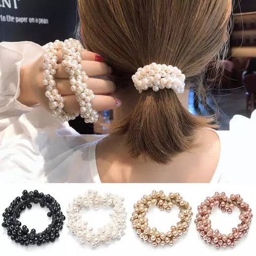 Scrunchie elegante com pérolas 