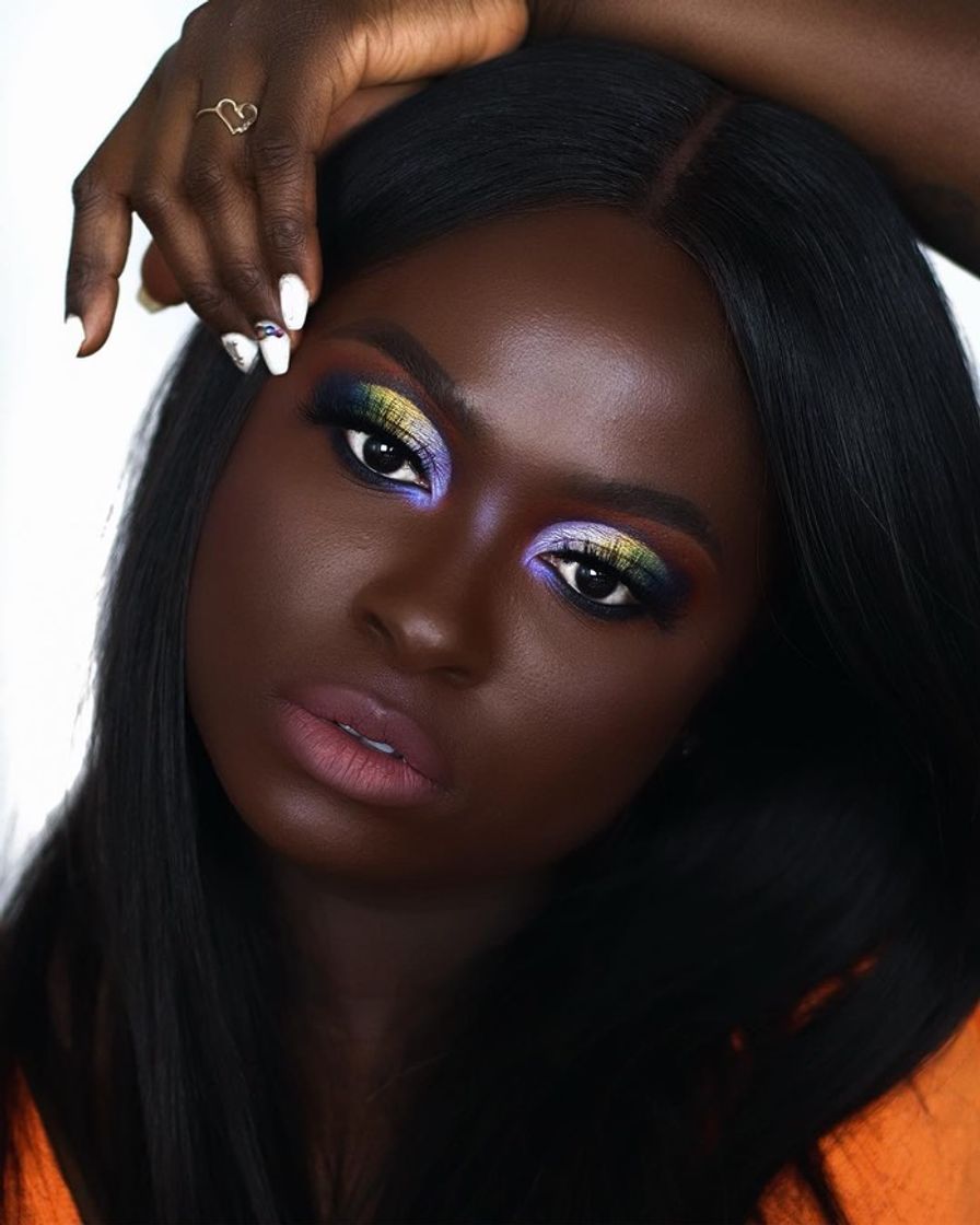 Social Maquiagem com sombra neon colorida - inspiração
