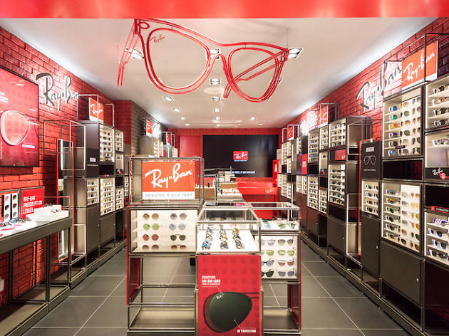 Place Ray-Ban Store