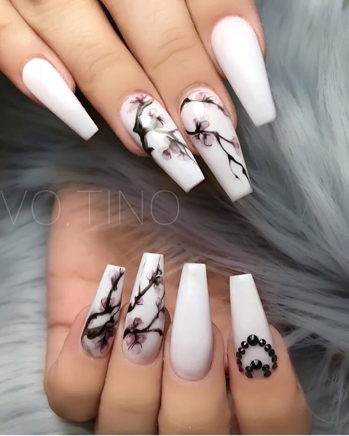 Moda Nails