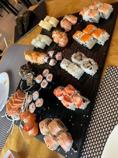 Roiyaru Sushi House