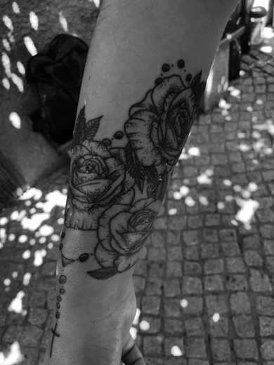 Tatto de rosas no braço
