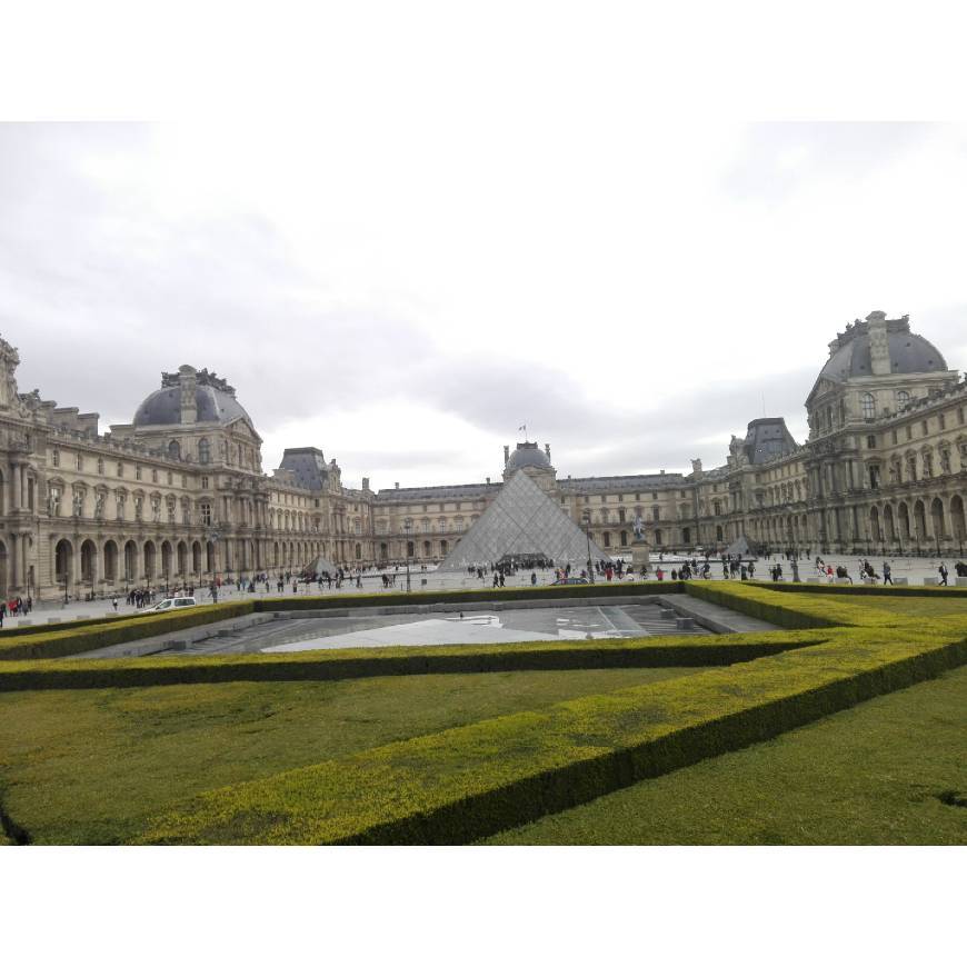 Place Museo del Louvre