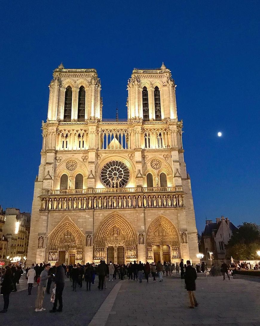 Place Notre Dame