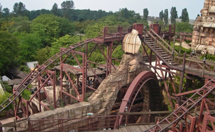 Place Indiana Jones™ et le Temple du Péril