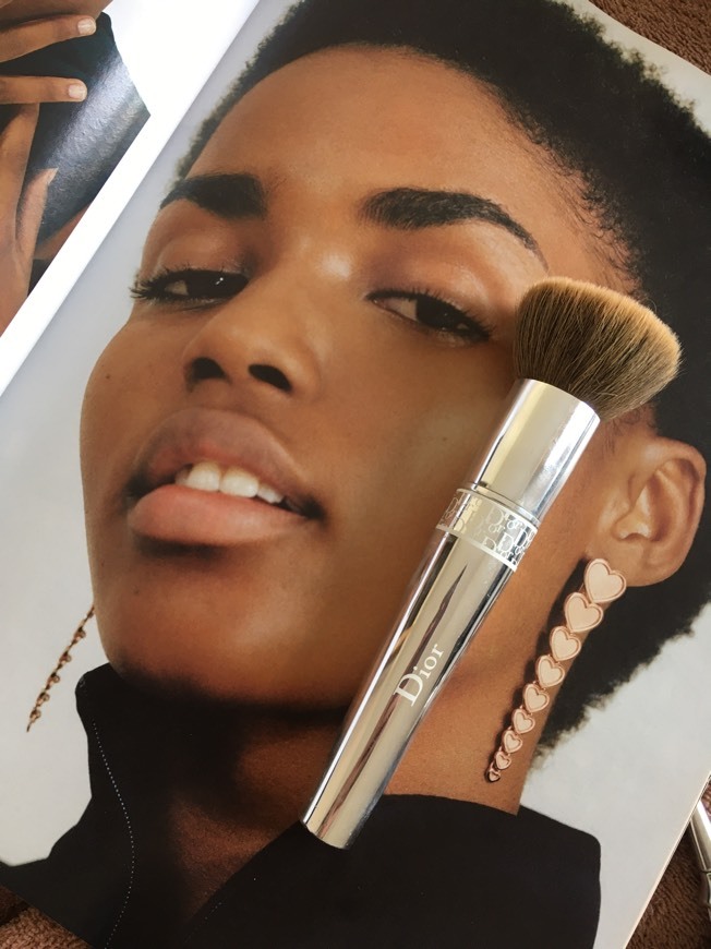 Social Dior backstage pincel powder foundation 