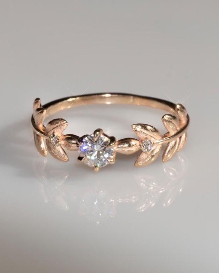 Productos Baby Goddess 14K Yellow Gold Ring in Moissanite