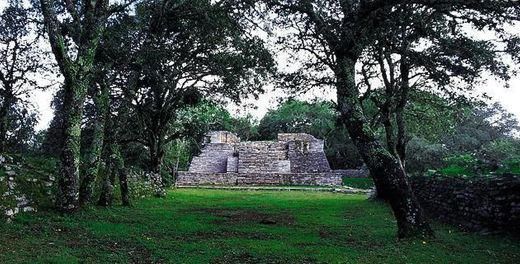 Zona Arqueológica de Toluquilla