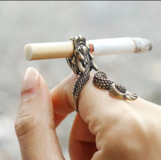 Anel com abertura ajustável para cigarro 