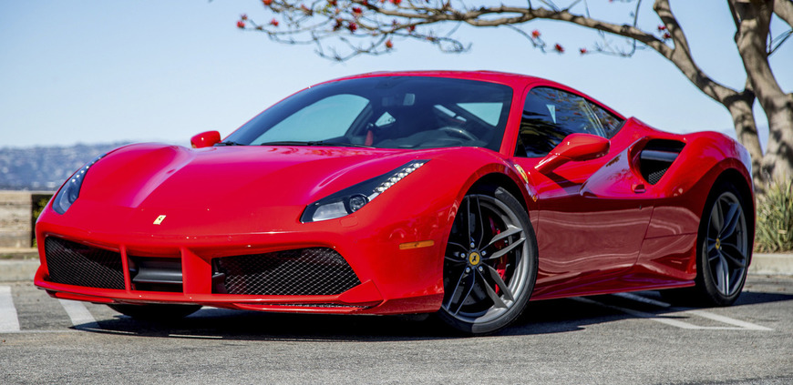 Moda Ferrari 488 