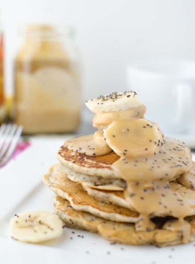 Panquecas Vegan de Chia com Manteiga de Amendoim 