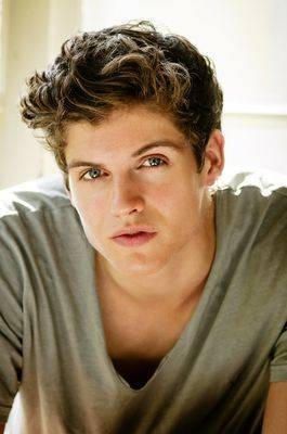 Daniel Sharman 🤩🥵