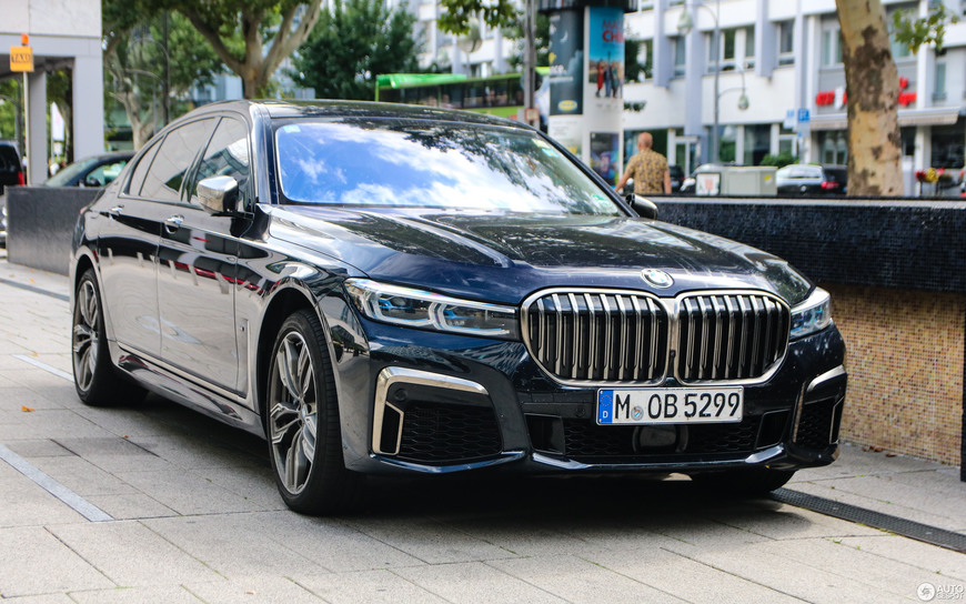 Products BMW M760Li xDrive Berlina