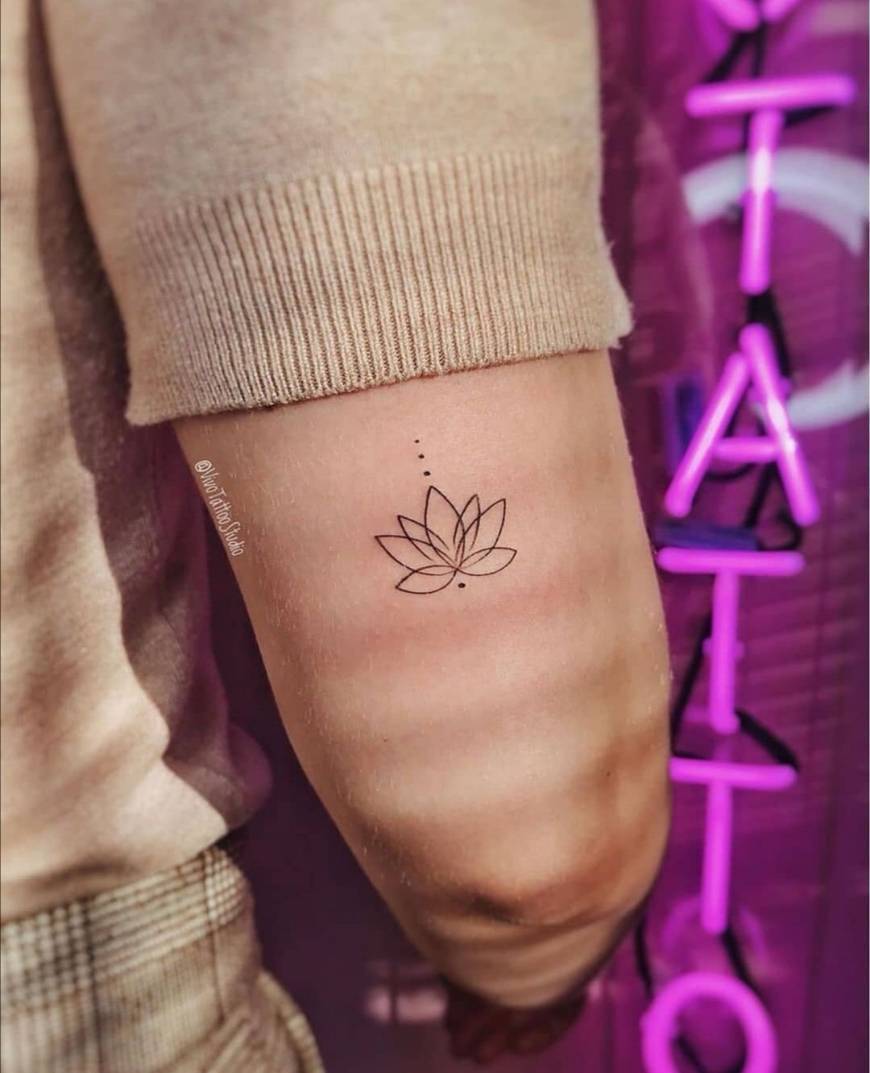 Fashion Tattoo simples e linda no braço ❤️