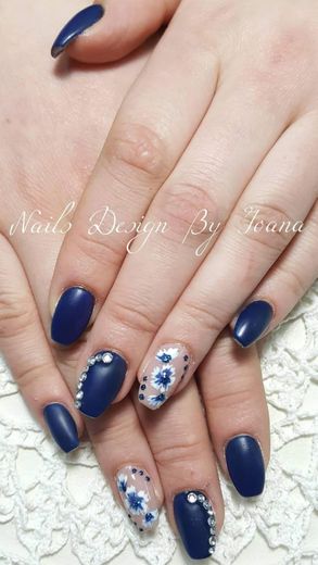 Blue matte nails & flowers
