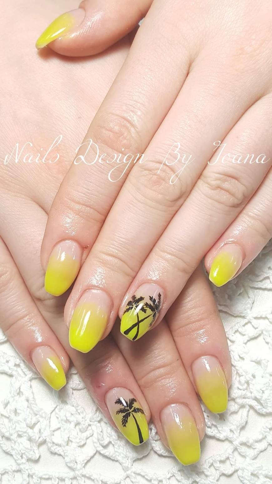 Neon nails & palm trees