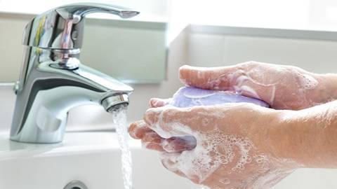 Lavar mãos regularmente 👌