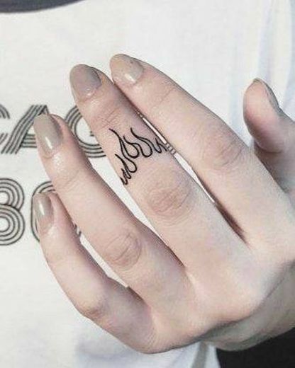 Tattoo de foguinho no dedo 