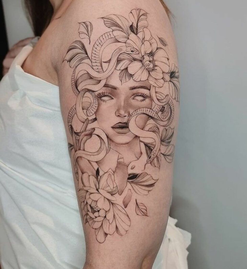 Moda Tatuagem ombro 