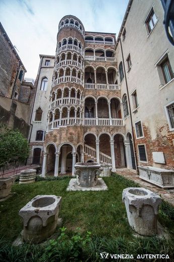 Scala Contarini del Bovolo