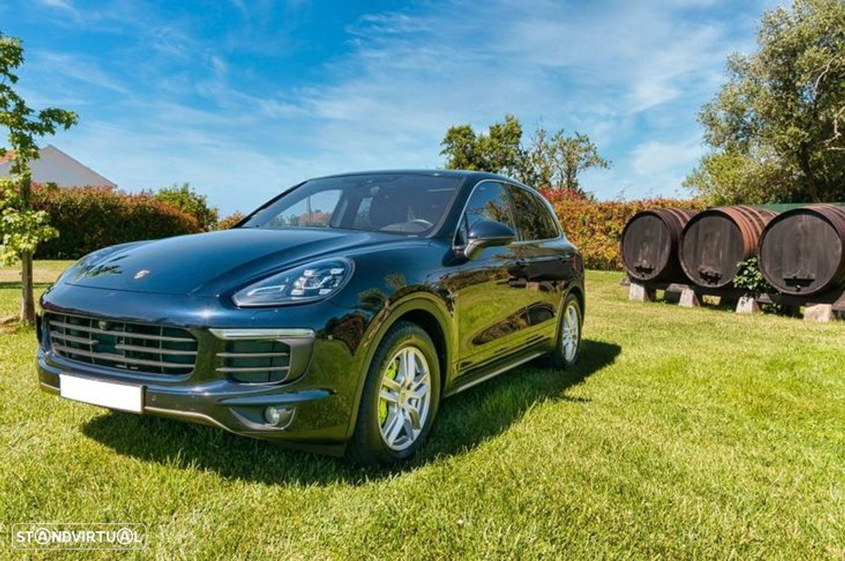 Social Porsche Cayenne S Hybrid Plug-In 416 CV