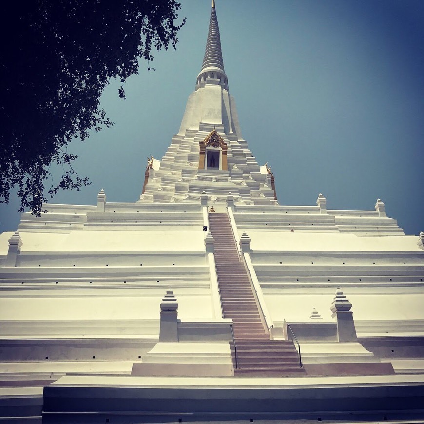 Lugares Wat Phu Khao Thong