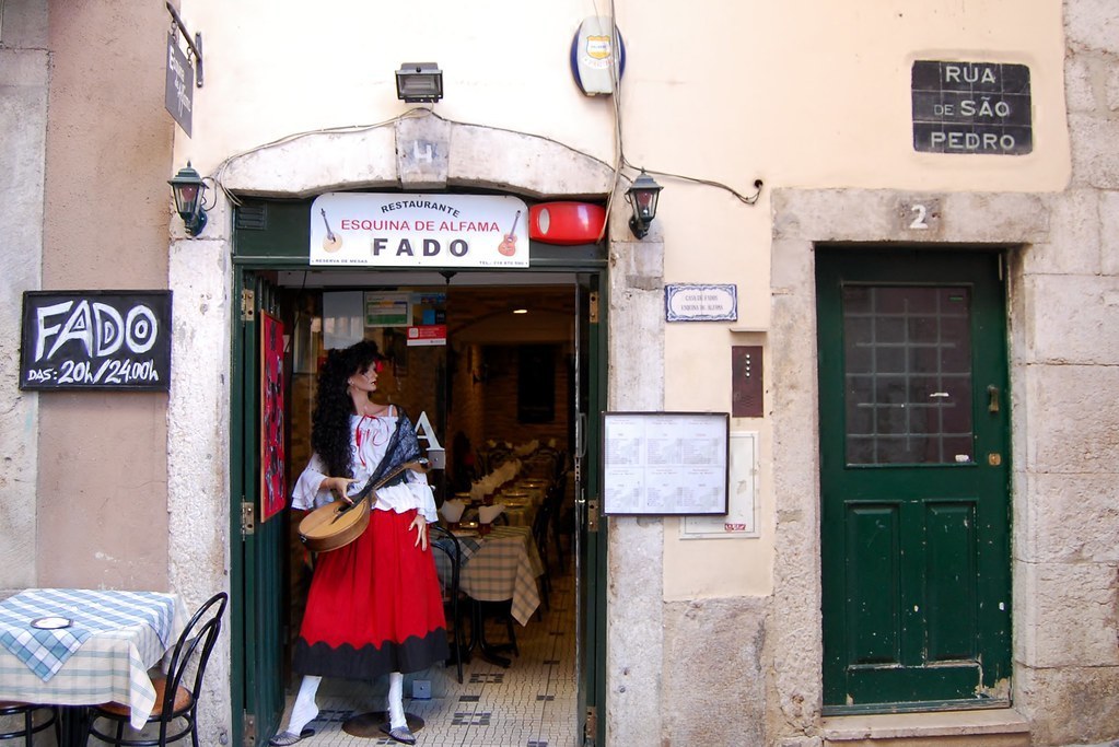 Place A esquina do fado! Restaurante