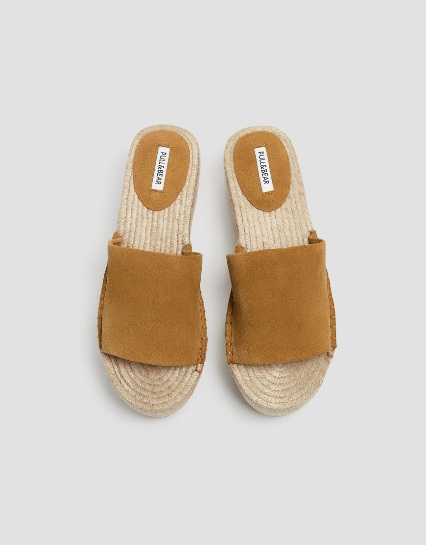 Cuña piel yute mostaza pull and bear