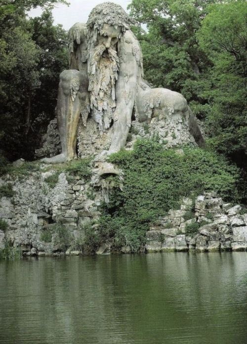 Lugar Colosso dell'Appennino