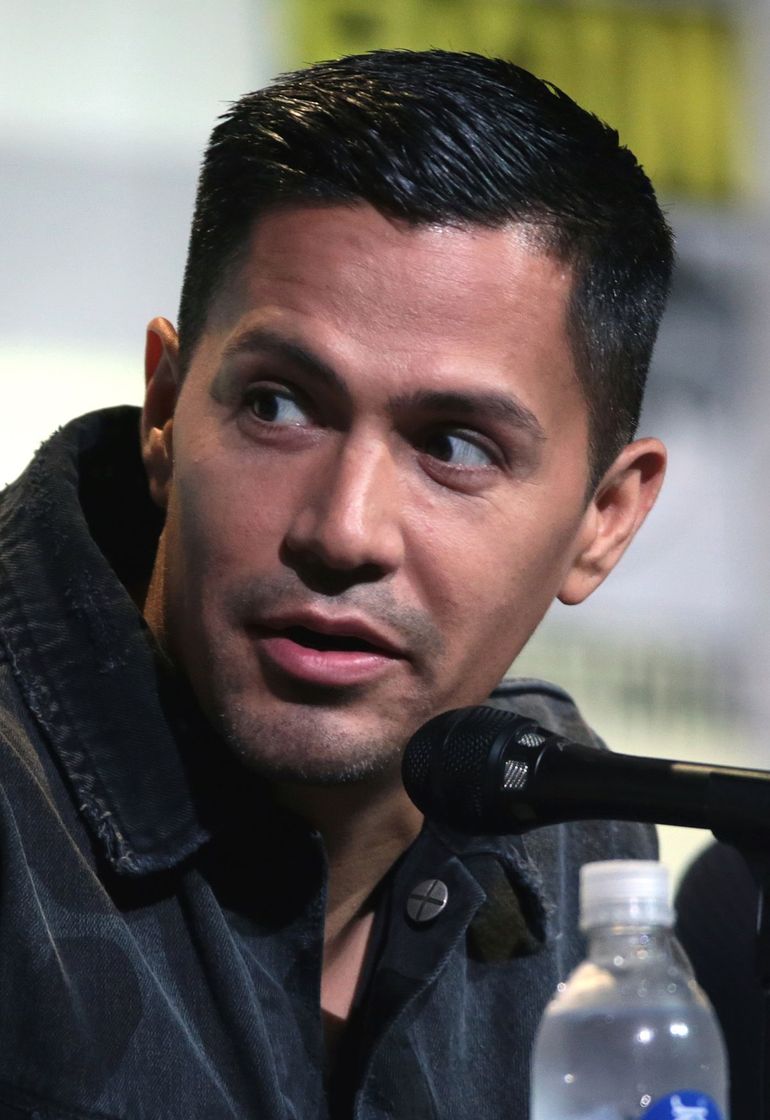 Fashion Jay Hernandez - Wikipedia