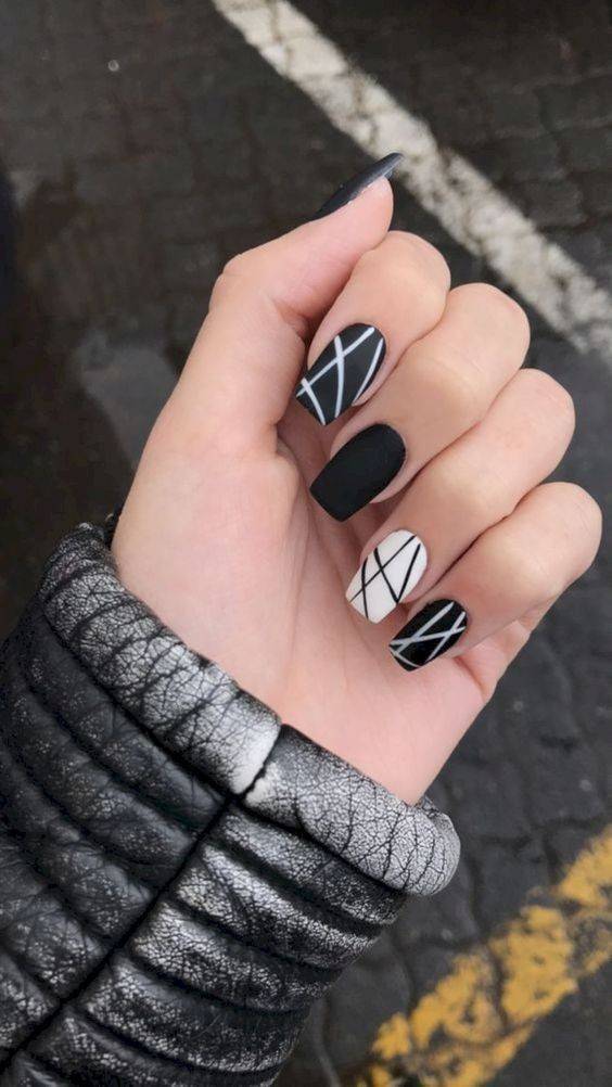 Fashion Unhas preto e branco 