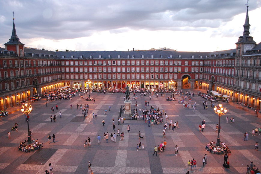 Place Plaça Major