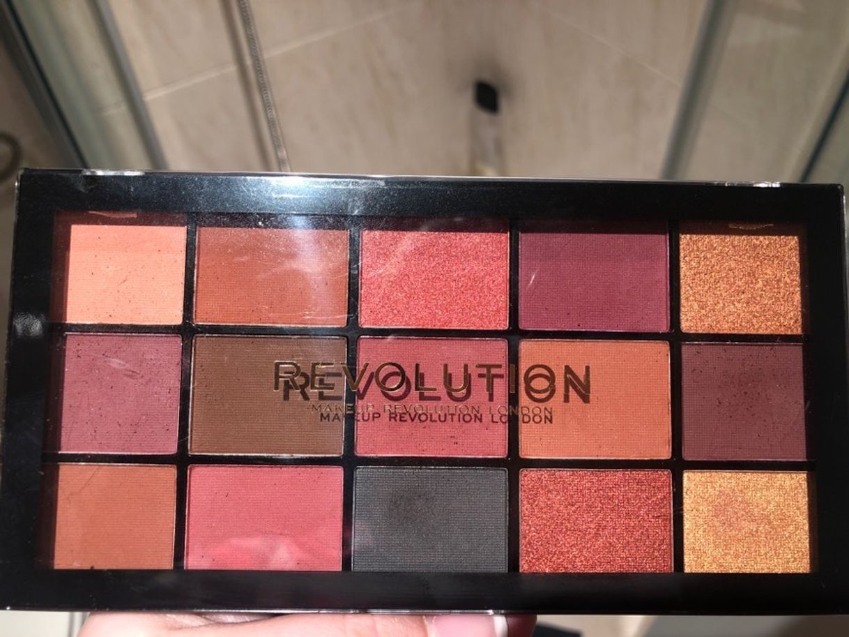 Belleza Makeup Revolution Re-loaded Eyeshadow Palette Iconic Division Paleta 15 cieni do powiek