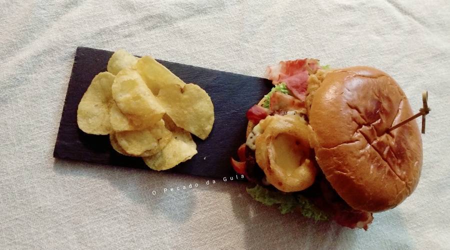 Fashion Hambúrguer caseiro com bacon frito