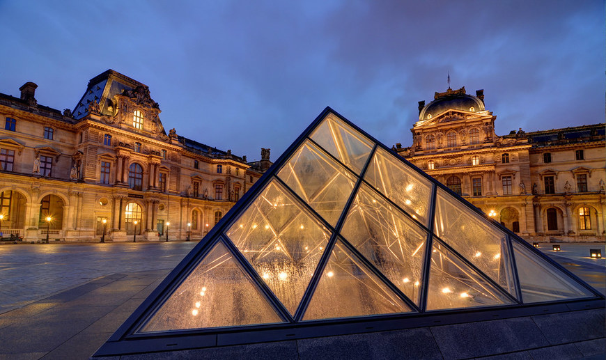 Place Pyramide du Louvre