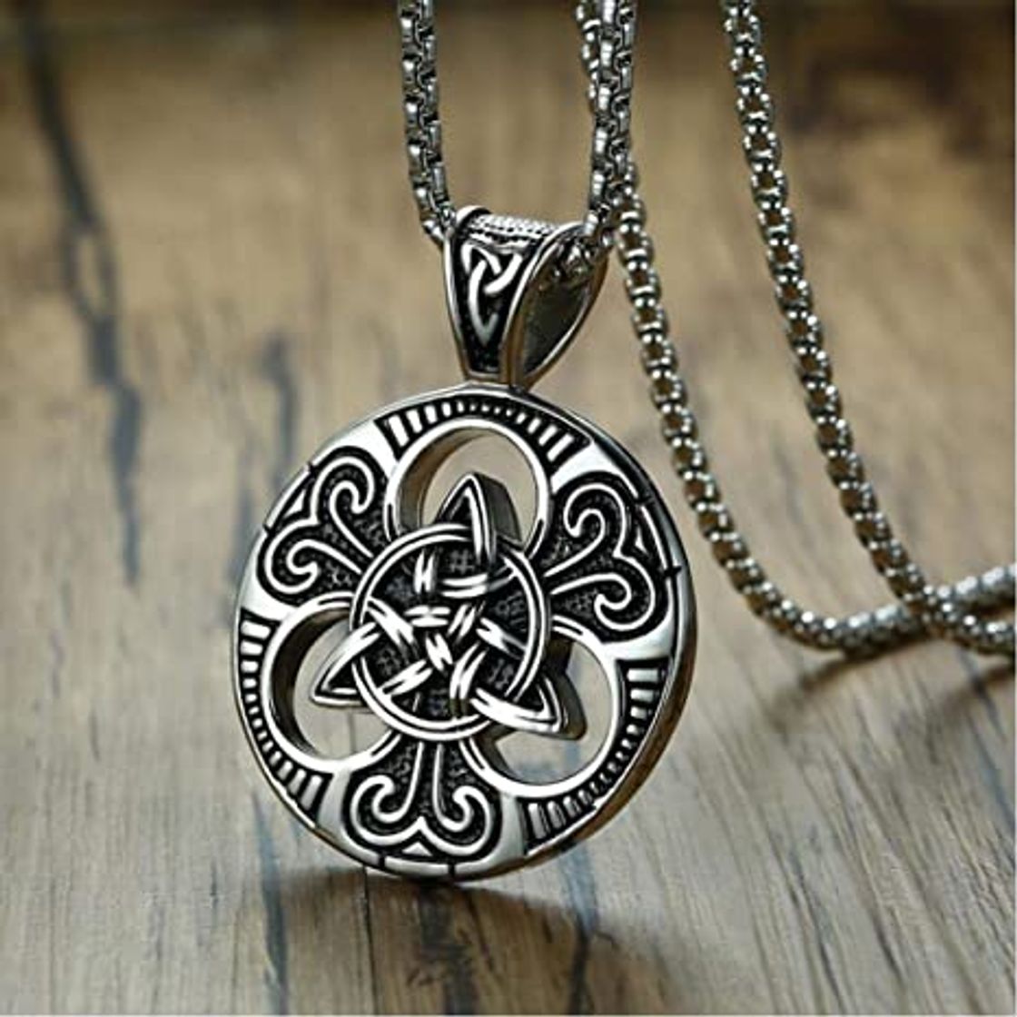 Fashion Naswi Mens Irish Celtics Trinity Love Nudo Redondo Triquetra Colgante Collar De Acero Inoxidable Vintage Masculino Colares Kolye Joyería 24 Pulgadas