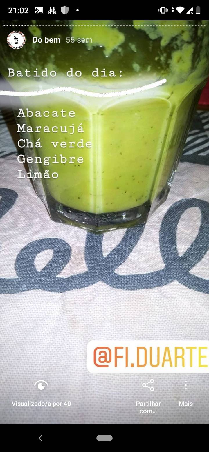 Fashion Suco do bem verde com abacate