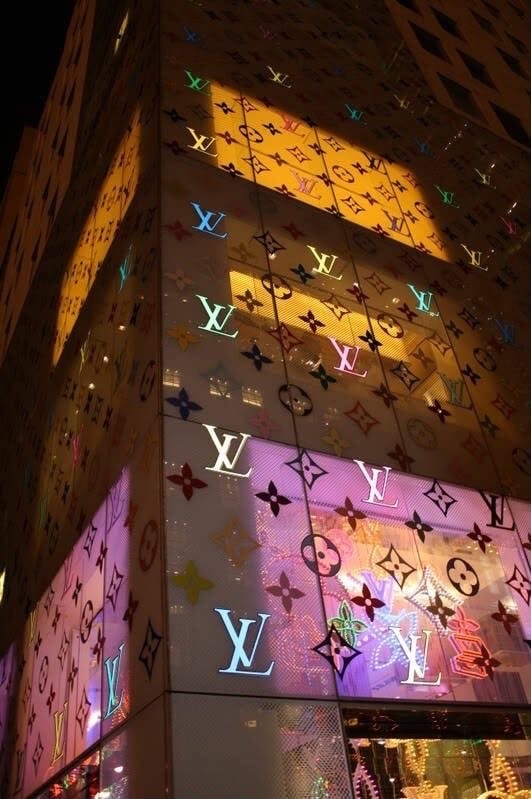 Fashion LV store