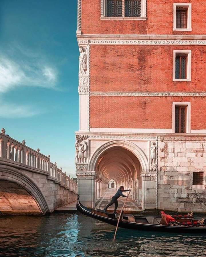 Lugar Gondola Rides