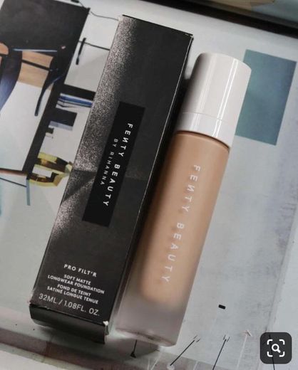 Base de maquillaje líquida Pro Filt'R de la marca FENTY BEAUTY by