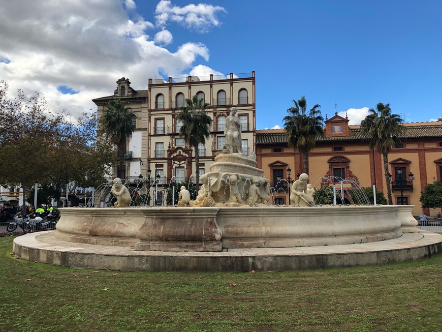 Place Plaza de Santa Cruz