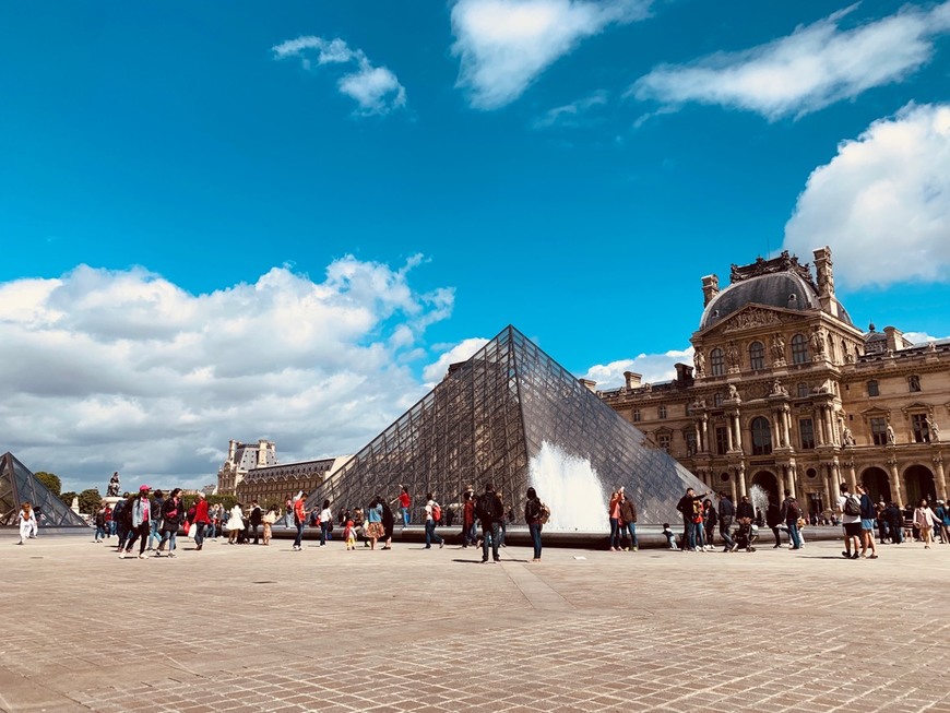 Place Museo del Louvre