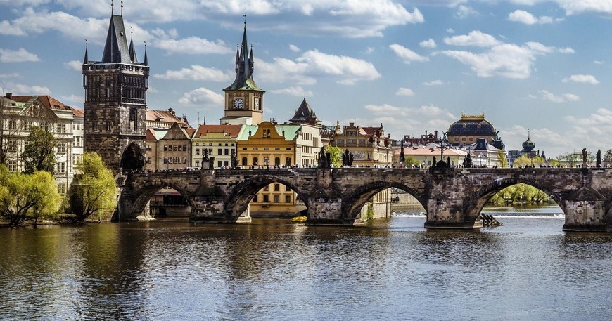 Place Charles Bridge