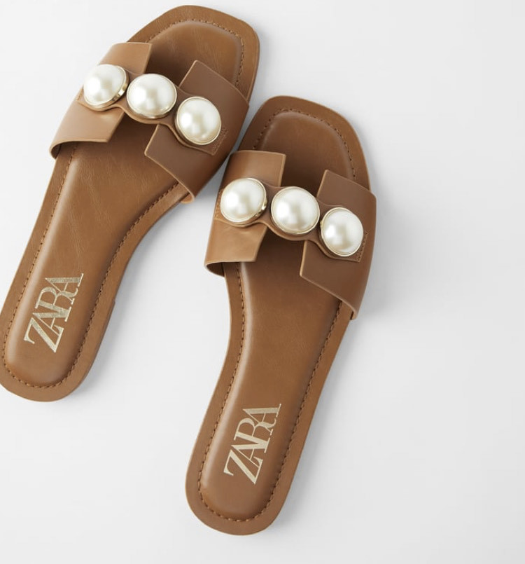 Products Flat leather sandals with Pearls